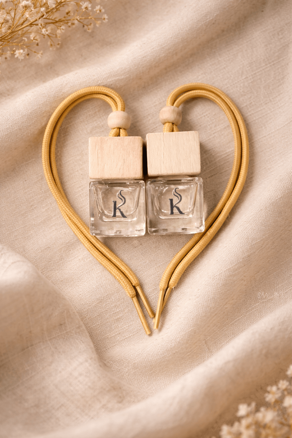 KLIVEM Luxury Car Diffuser in Refined Car Interior